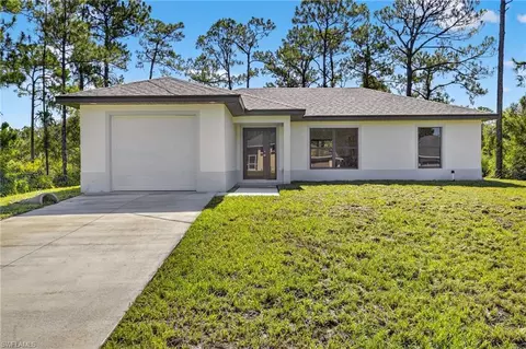 2006 Mcarthur Ave, Alva, FL 33920