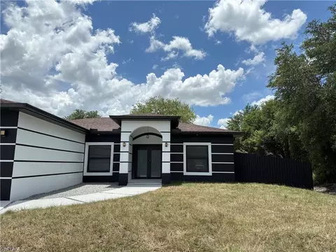 2513 66th St W, Lehigh Acres, FL 33971