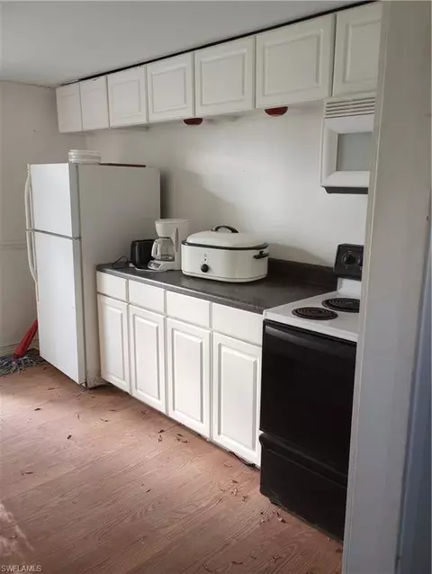 Kitchen - 2101 Cook Ln, Alva, FL 33920 photo 2 of 2