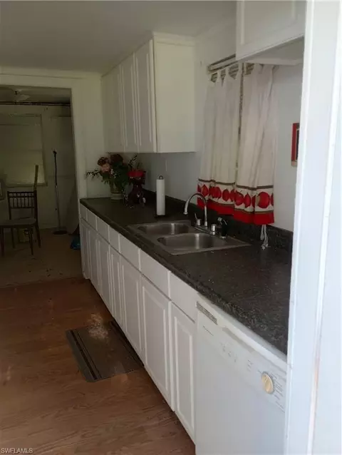 Kitchen - 2101 Cook Ln, Alva, FL 33920 photo 1 of 2