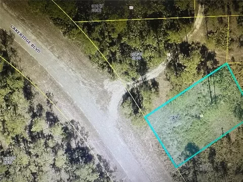 634 Woodcrest Dr, Lehigh Acres, FL 33972