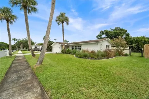 1039 Bayshore Ave, Fort Myers, FL 33919