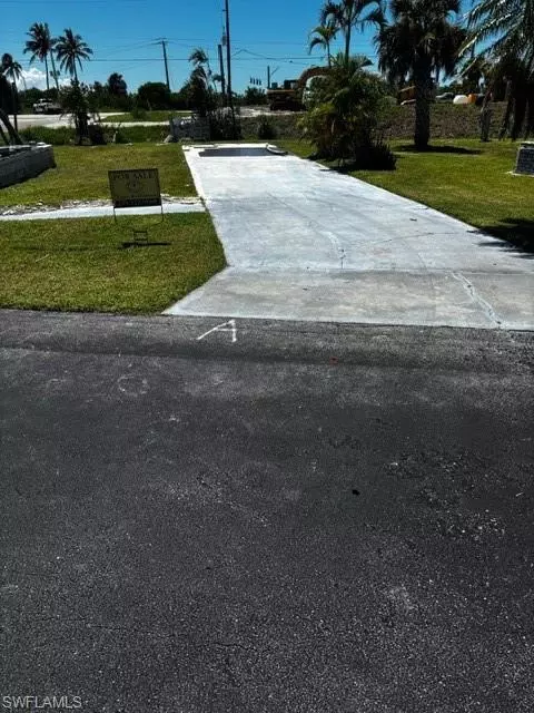 13611 Dowitcher Dr, Fort Myers, FL 33908