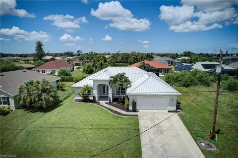 402 SW 25th Pl, Cape Coral, FL 33991