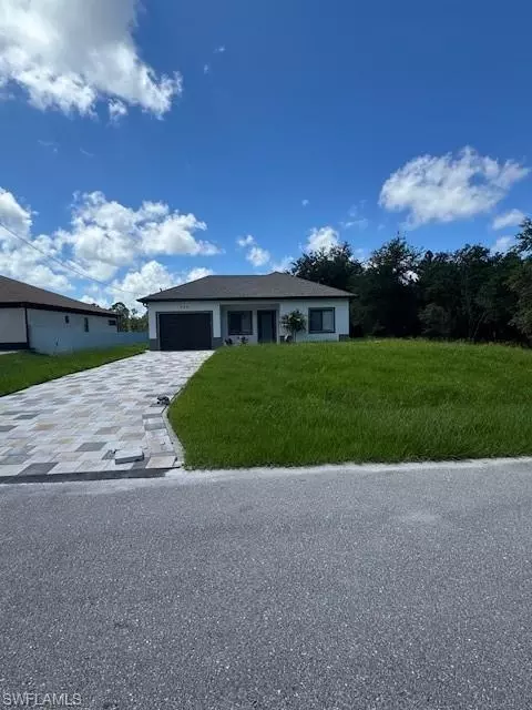 520 Millcreek St, Lehigh Acres, FL 33974