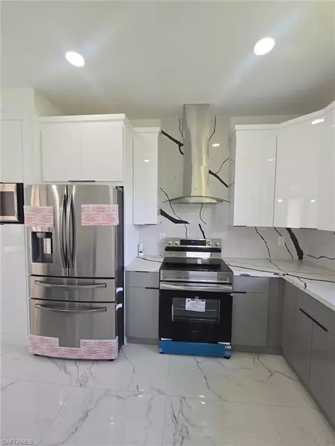 Kitchen - 2101 W 9th St, Lehigh Acres, FL 33972 photo 4 of 5