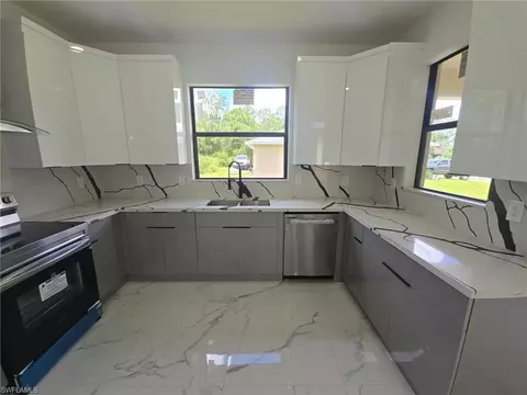 Kitchen - 2101 W 9th St, Lehigh Acres, FL 33972 photo 3 of 5