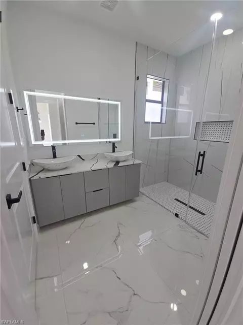 Bath - 2101 W 9th St, Lehigh Acres, FL 33972 photo 3 of 5