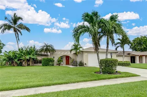 4650 Chippendale Dr, Naples, FL 34112