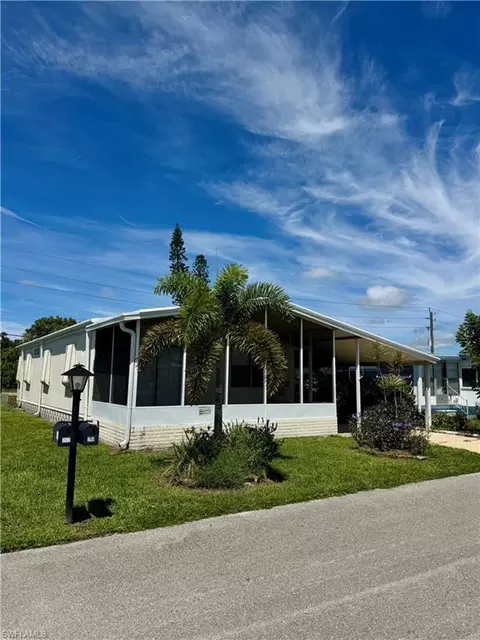 261 Poinsettia Dr, Fort Myers, FL 33905