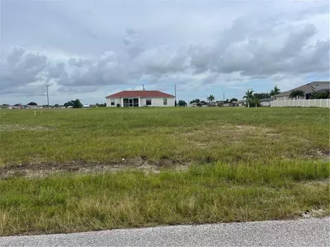 423 NW 11th St, Cape Coral, FL 33993