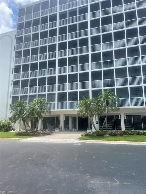 1 Bluebill Ave #202, Naples, FL 34108