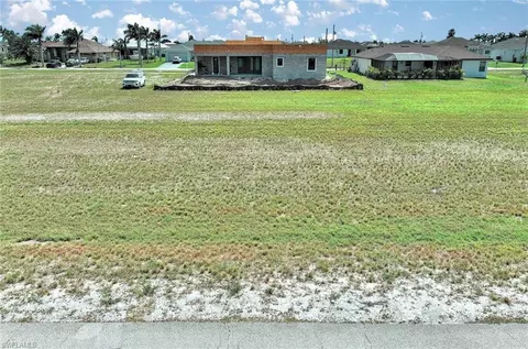 1037 NW 37th Pl, Cape Coral, FL 33993