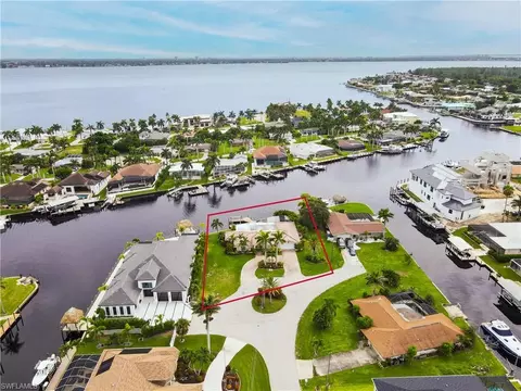 5342 Baypoint Ct, Cape Coral, FL 33904