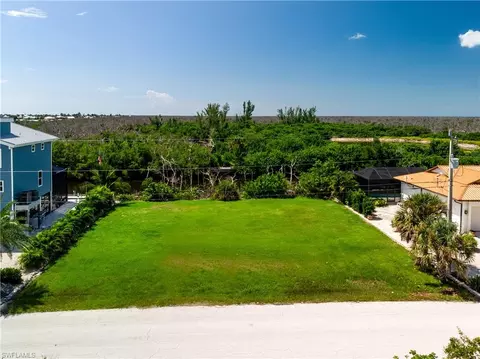 4061 Galt Island Ave, Saint James City, FL 33956