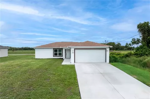 8101 N Salem Ct, Labelle, FL 33935