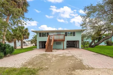 5481 Oak Ridge Ave, Fort Myers Beach, FL 33931