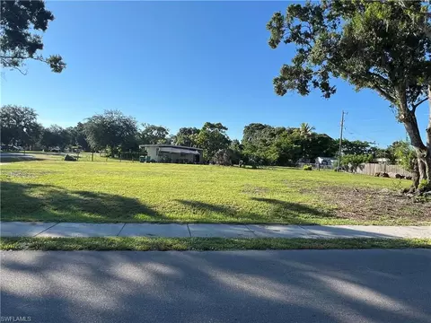 217 Adams Ave W, Immokalee, FL 34142