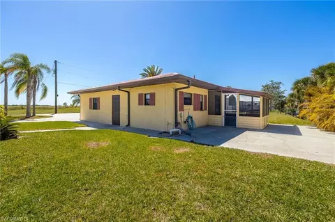 Exterior - 1107 E Anchor Ln, Moore Haven, FL 33471 photo 11 of 18