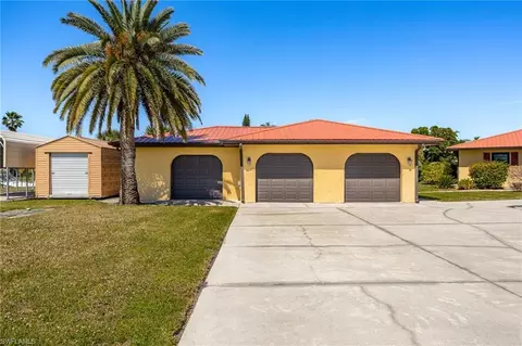 Exterior - 1107 E Anchor Ln, Moore Haven, FL 33471 photo 9 of 18