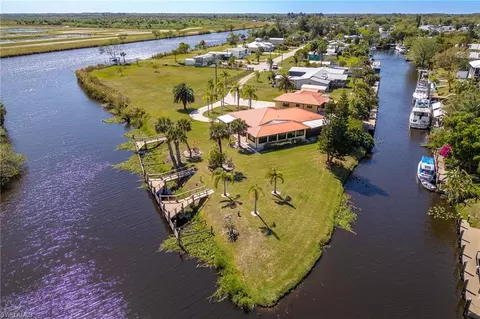 1107 E Anchor Ln, Moore Haven, FL 33471