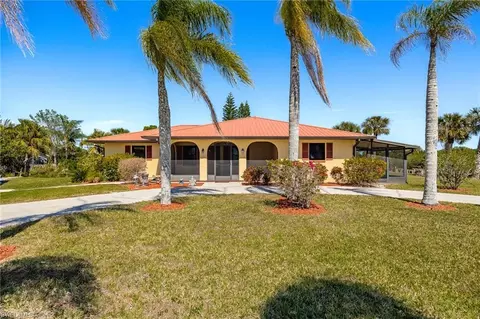 Exterior - 1107 E Anchor Ln, Moore Haven, FL 33471 photo 2 of 18