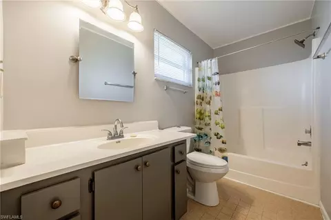 Bath - 1107 E Anchor Ln, Moore Haven, FL 33471 photo 2 of 2