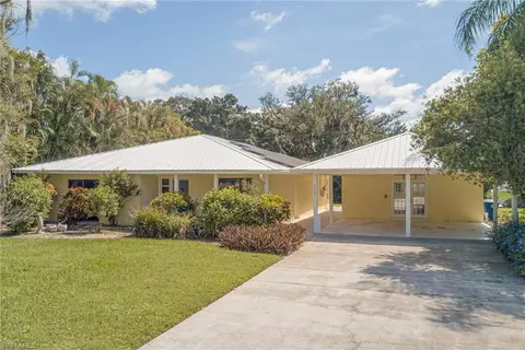 2220 Violet Dr, Fort Myers, FL 33905