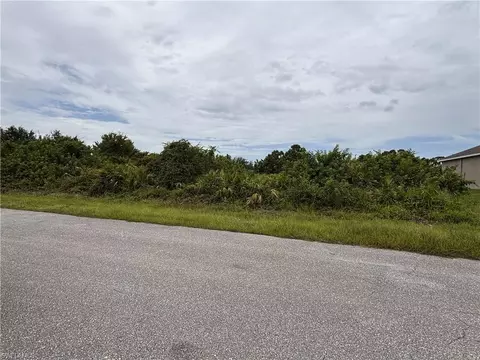 3703 20th St SW, Lehigh Acres, FL 33976