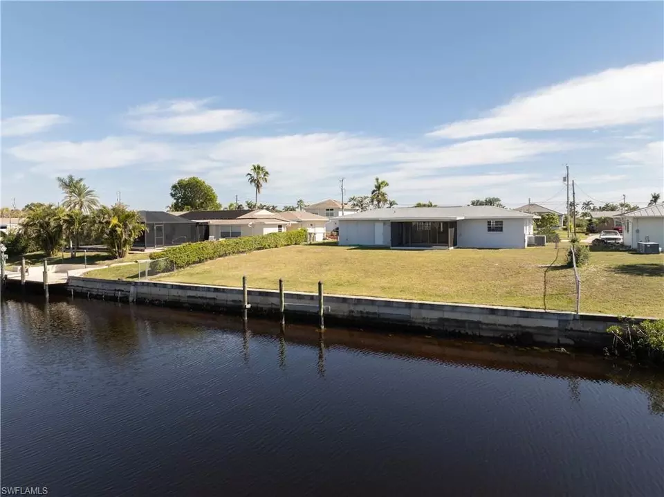 Exterior - 3102 SE 18th Ave, Cape Coral, FL 33904 photo 7 of 8