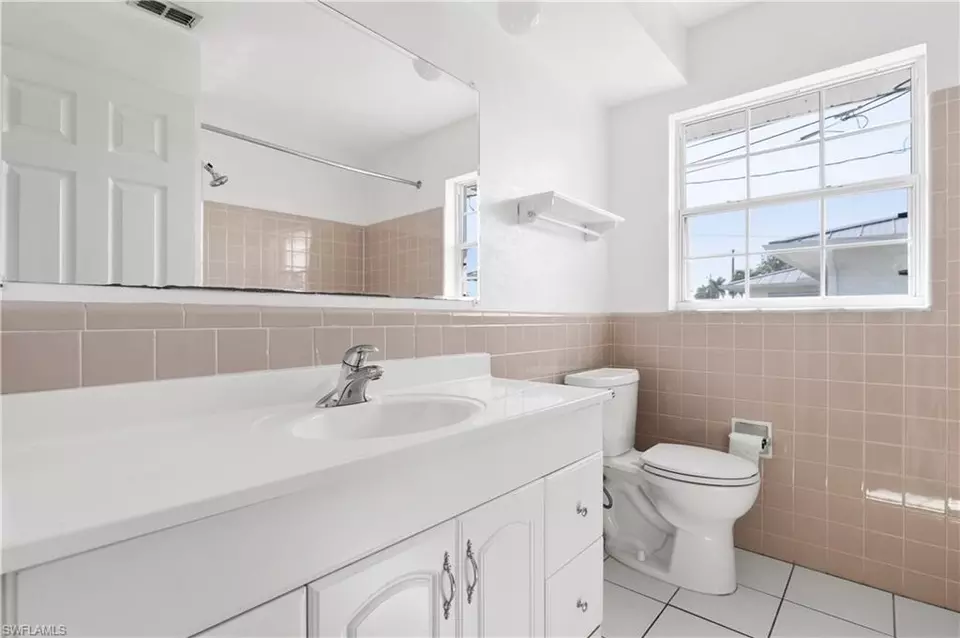 Bath - 3102 SE 18th Ave, Cape Coral, FL 33904 photo 2 of 2