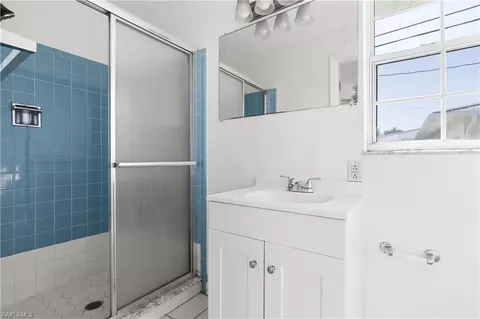Bath - 3102 SE 18th Ave, Cape Coral, FL 33904 photo 1 of 2
