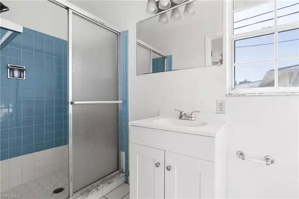 Bath - 3102 SE 18th Ave, Cape Coral, FL 33904 photo 1 of 2