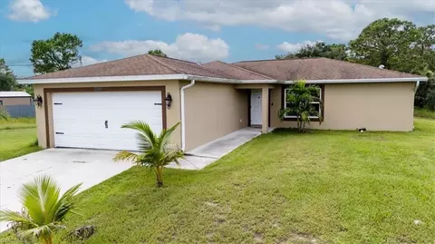 8104 N Salem Ct, Labelle, FL 33935