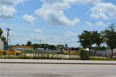 929 Country Club Blvd, Cape Coral, FL 33990