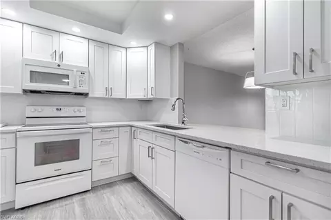 6102 Augusta Dr #315, Fort Myers, FL 33907