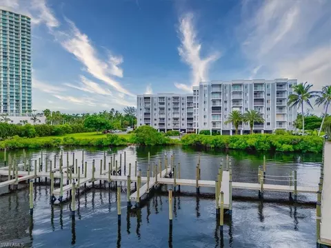 2885 Palm Beach Blvd #305, Fort Myers, FL 33916