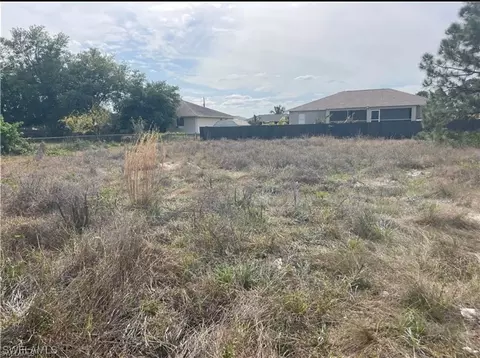 909 Sara Ave N, Lehigh Acres, FL 33971