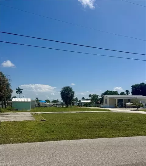 4765 Curlew Dr, Saint James City, FL 33956