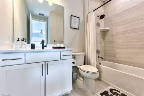 Bath - 19760 Beechcrest Pl, Estero, FL 33928 photo 4 of 4