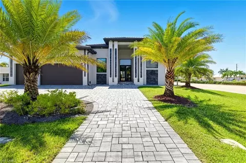 802 El Dorado Pkwy E, Cape Coral, FL 33904