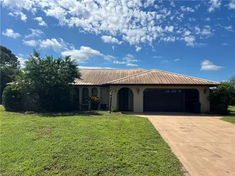 2408 Bay Plz, Lehigh Acres, FL 33936