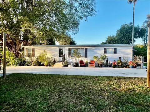 76237621 Breeze Dr, North Fort Myers, FL 33917