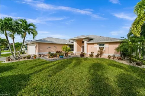 907 NW 38th Pl, Cape Coral, FL 33993