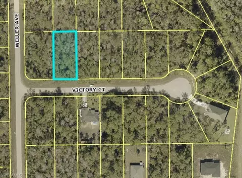 186 Victory Ct, Lehigh Acres, FL 33972