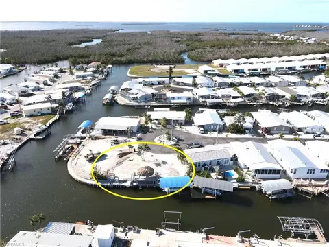 2950 Skipper Ln, Saint James City, FL 33956