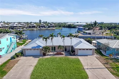7775 Bocilla Ln, Bokeelia, FL 33922