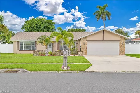 1462 N Larkwood Sq, Fort Myers, FL 33919