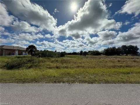 180 Pembroke St, Lehigh Acres, FL 33974