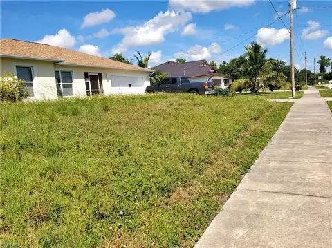 913 Sara Ave N, Lehigh Acres, FL 33971